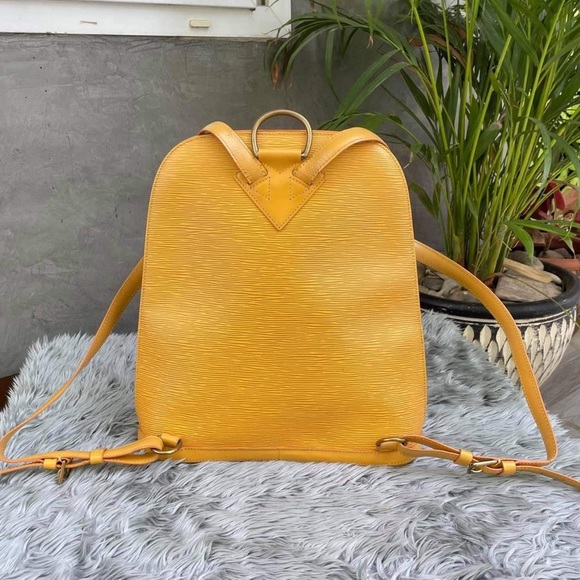 🤗CUTE💛Auth Louis Vuitton Yellow Epi Backpack 🎒 - Picture 5 of 16